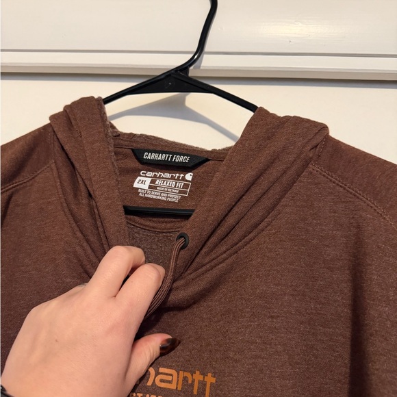 Carhartt Men’s maroon Logo Hoodie - Comfortable Workwear Pullover - Picture 2 of 3